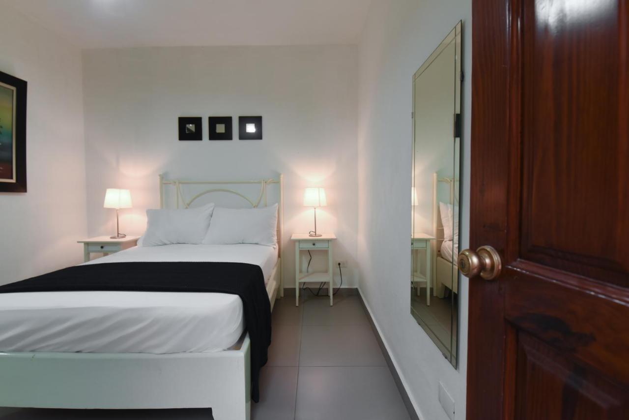 Ph 19 Guesthouse Hotel In Gazcue Santo Domingo Room photo