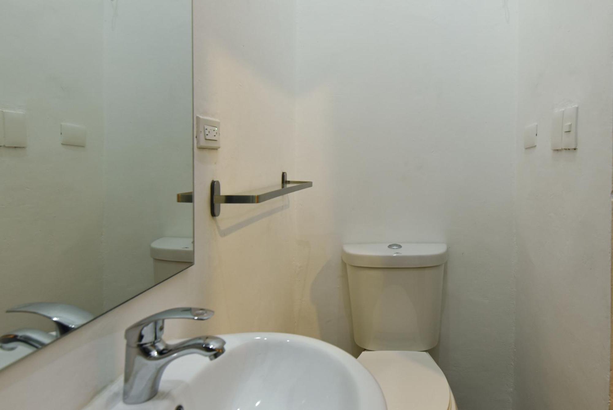 Ph 19 Guesthouse Hotel In Gazcue Santo Domingo Room photo